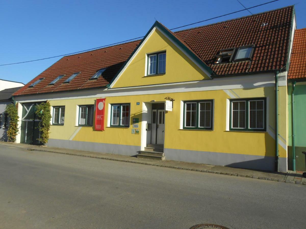 Weingut Zur Schlafmuetze Otel Herrnbaumgarten Dış mekan fotoğraf